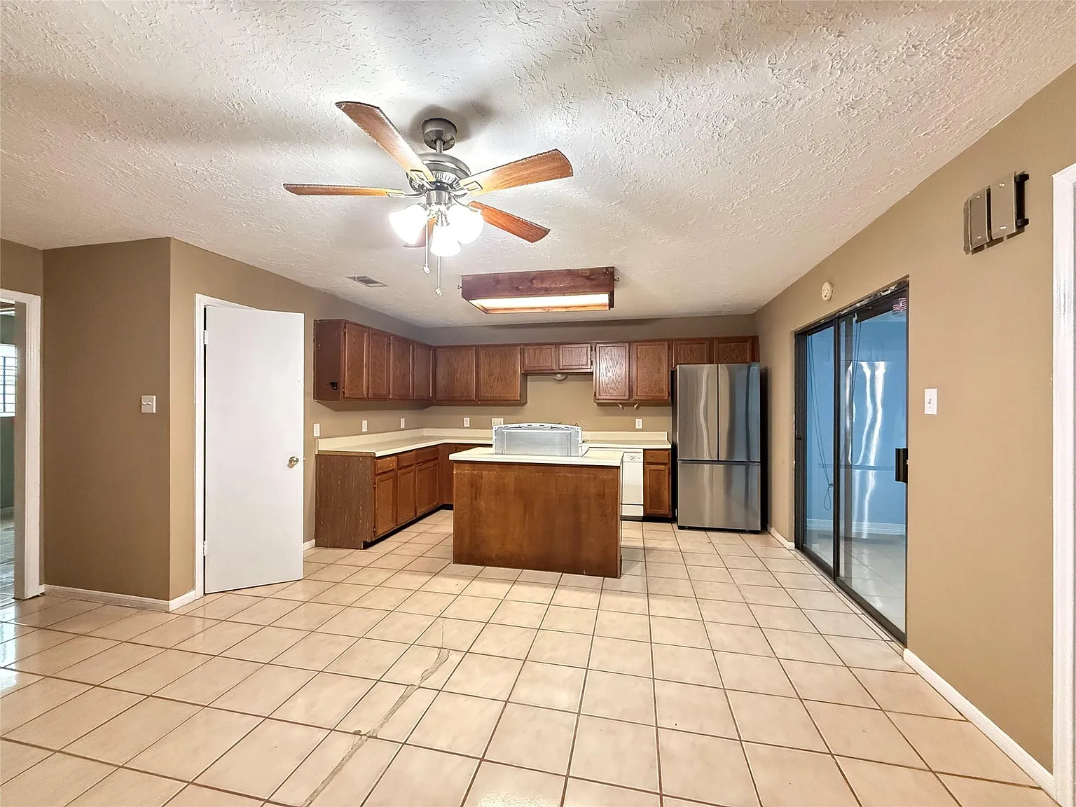 3 bed, 2.0 bath, 1568 sqft, $1,850 — Photo 1