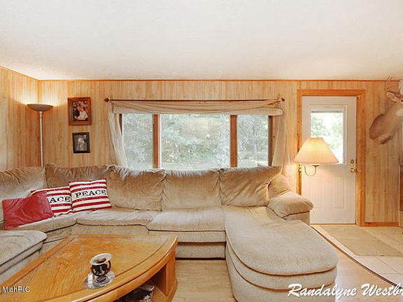 3rd image of 7908 S Basswood Dr