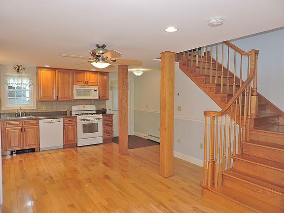 5th image of 209 Sandwich St
