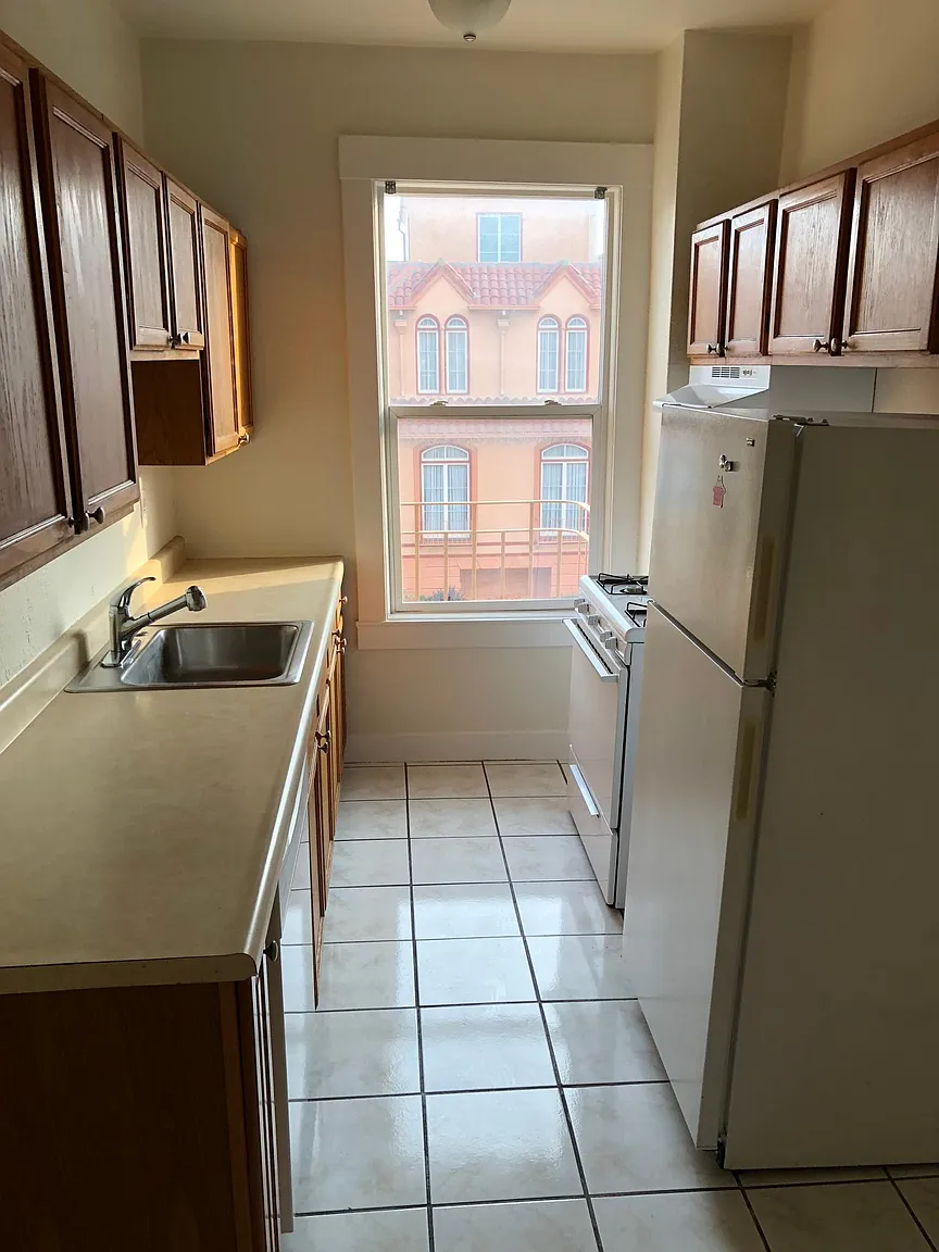1750 Beach St APT 7 photo 1