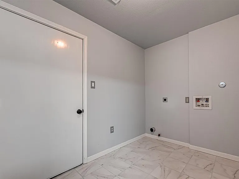 15897 Dewberry Ln — Photo 11