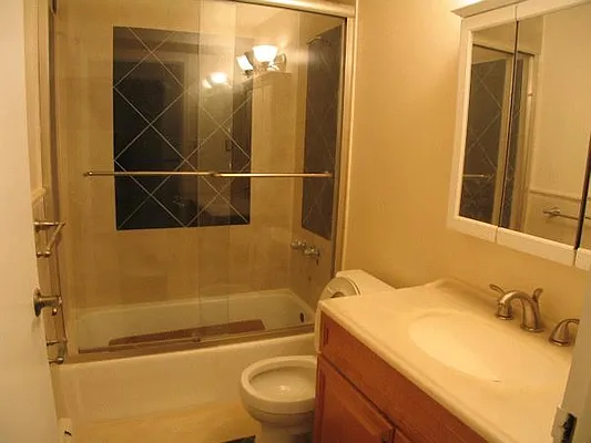 Rented by Kian Realty | media 28