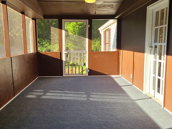 Huge Front Screened Porch