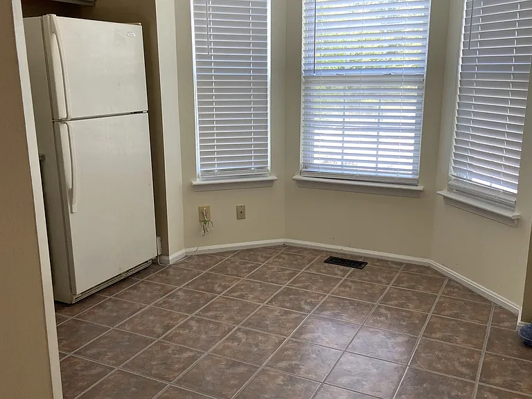 212 Mulberry Ridge Ct — Photo 3