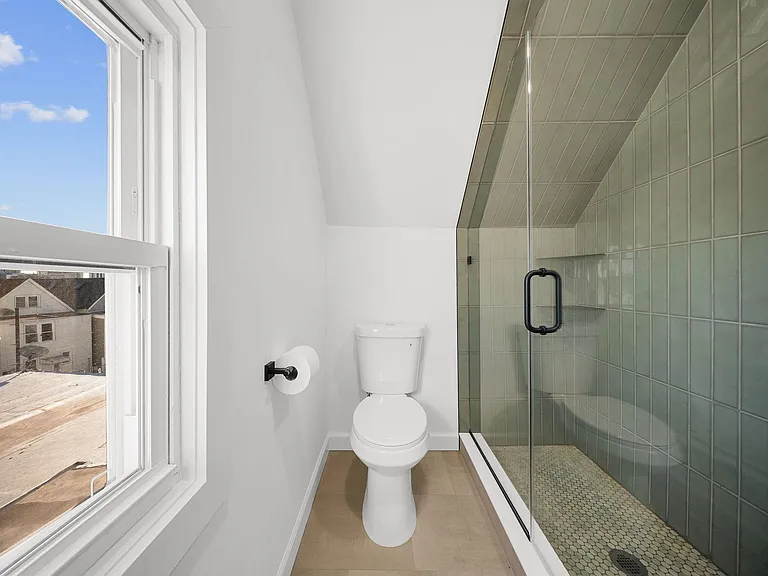 319 William St #2-0904 — Photo 16