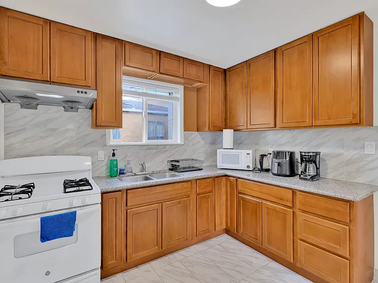 271 W Broadmoor Blvd — Photo 9
