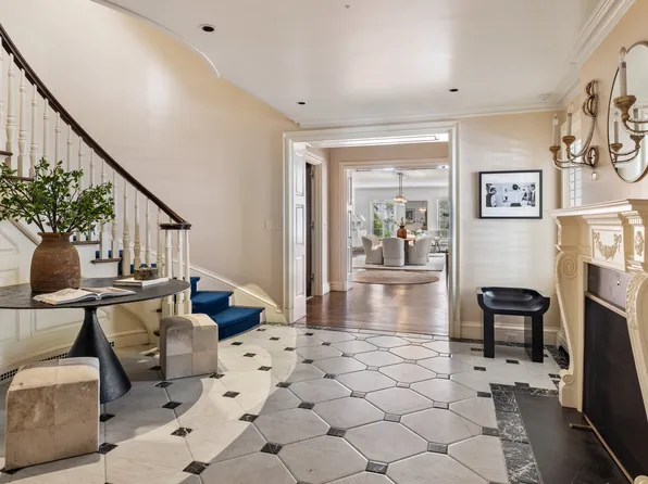 21 Beekman Place image 5 of 13