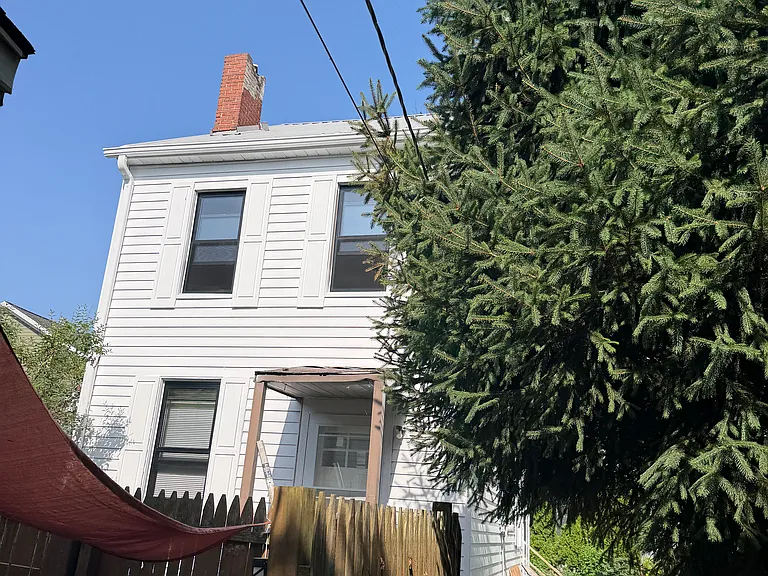 209 Rear 21 — Photo 25