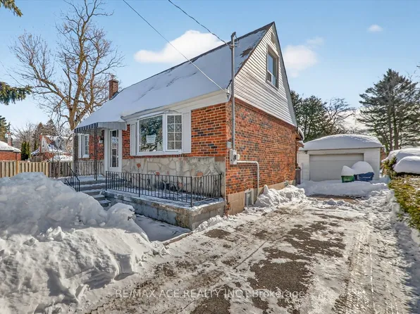 233 Oakridge Dr, Toronto, ON M1M 2B5