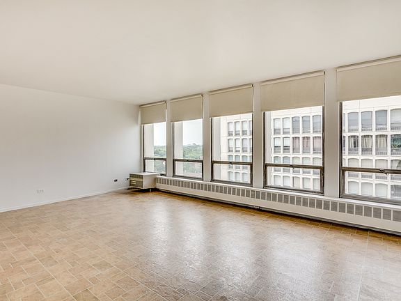 2nd image of 1400 E 55th St #903S