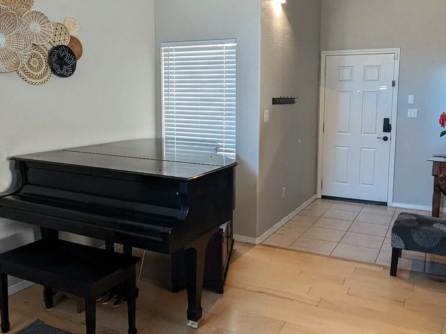 4 bed, 2.5 bath, 2119 sqft, $3,200 — Photo 4