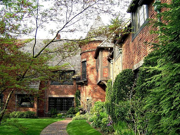 Oak Manor Entrance