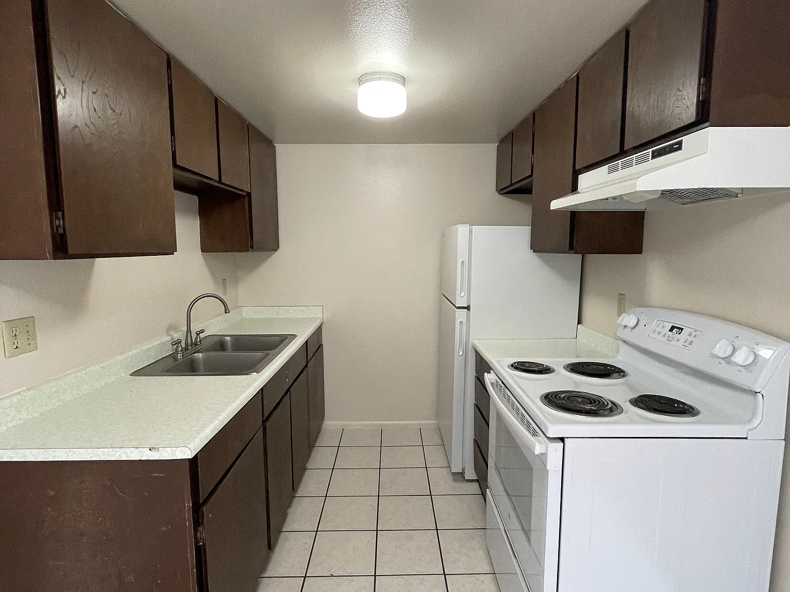 2 bed, 1.5 bath, 1150 sqft, $1,330 — Photo 2