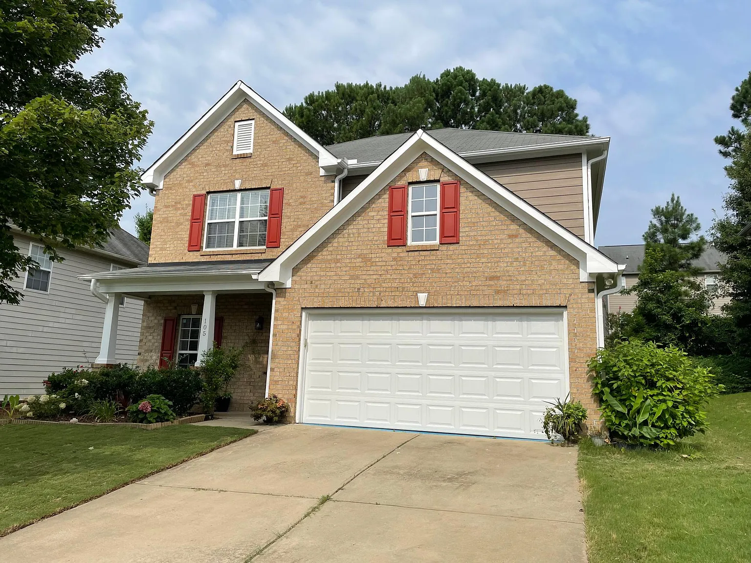 4 bed, 2.5 bath, 2528 sqft, $2,425 — Photo 1