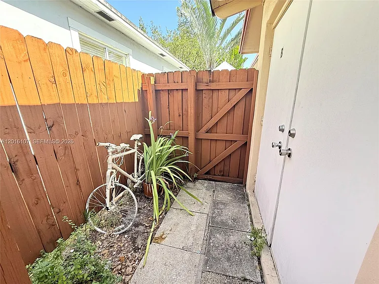 825 S 20th Ave #A — Photo 7