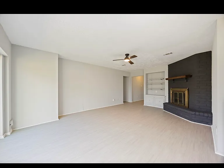 2302 Green Knoll Dr — Photo 5