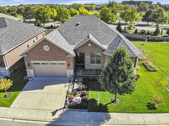 2nd image of 215 Donmor Dr