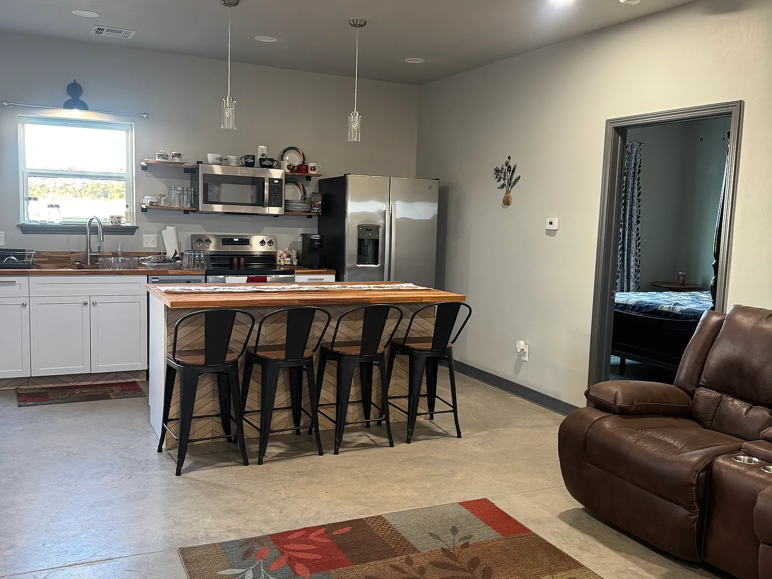 3 bed, 2.5 bath, 1500 sqft, $1,595 — Photo 2