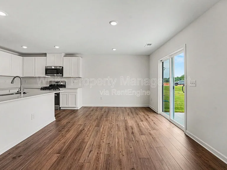 368 W 18th St — Photo 10