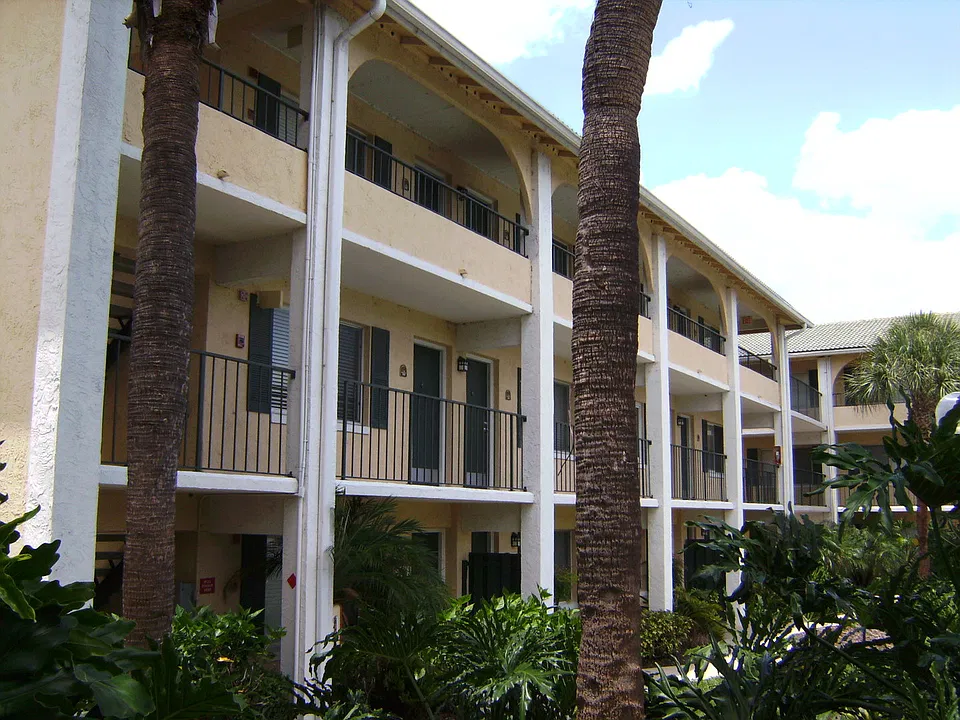 103 Oyster Bay Cir #200
