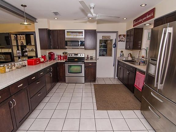3rd image of 5820 Jacaranda Ave