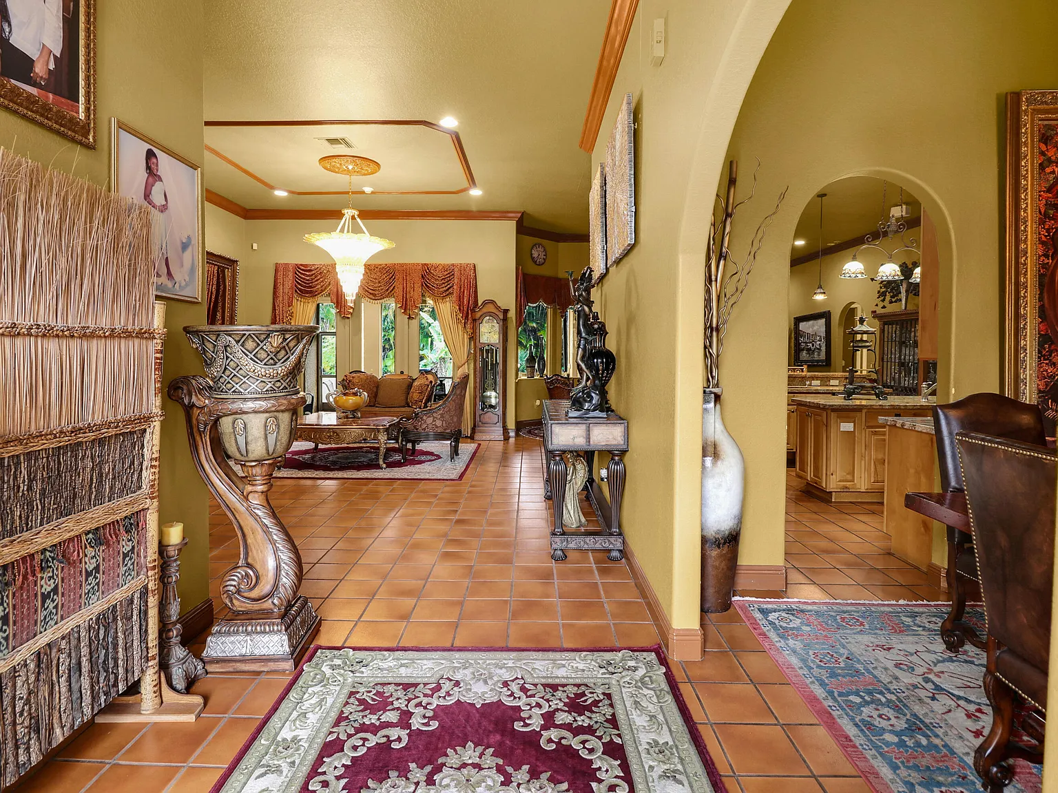 4 bed, 2.5 bath, 2796 sqft, $7,500 — Photo 3