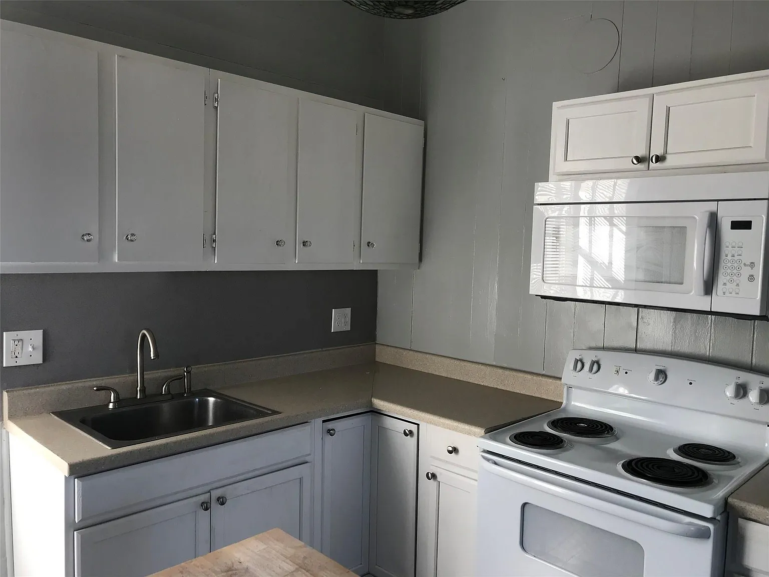 1 bed, 1.0 bath, 880 sqft, $1,000 — Photo 3
