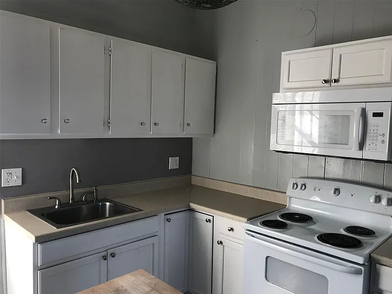 2127 Avenue K #UP — Photo 2