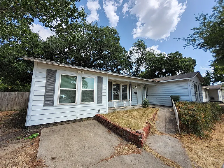 558 Harrison Ln — Photo 6