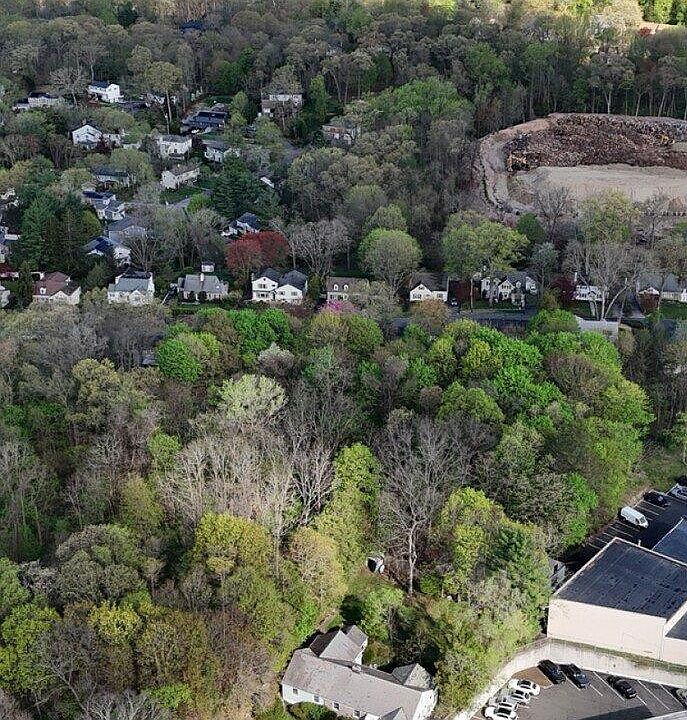 2nd image of 32 Rosedale Ave