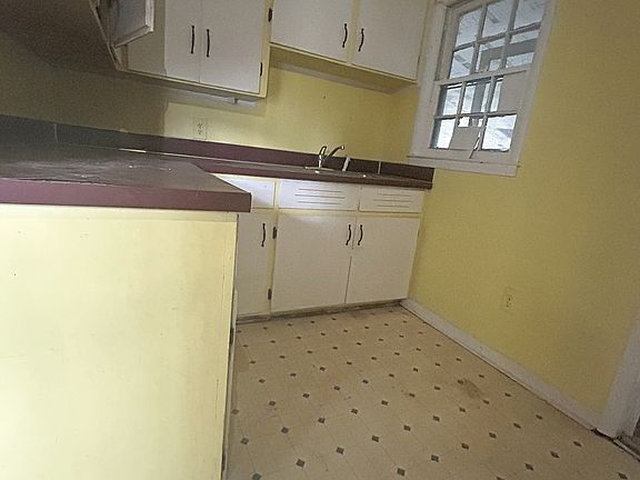 5th image of 2039 Amos St