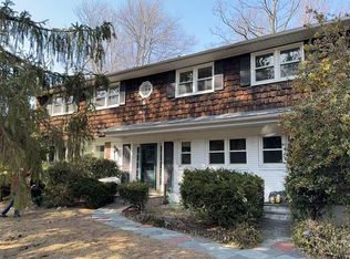 499 Stonytown Road, Manhasset, NY 11030