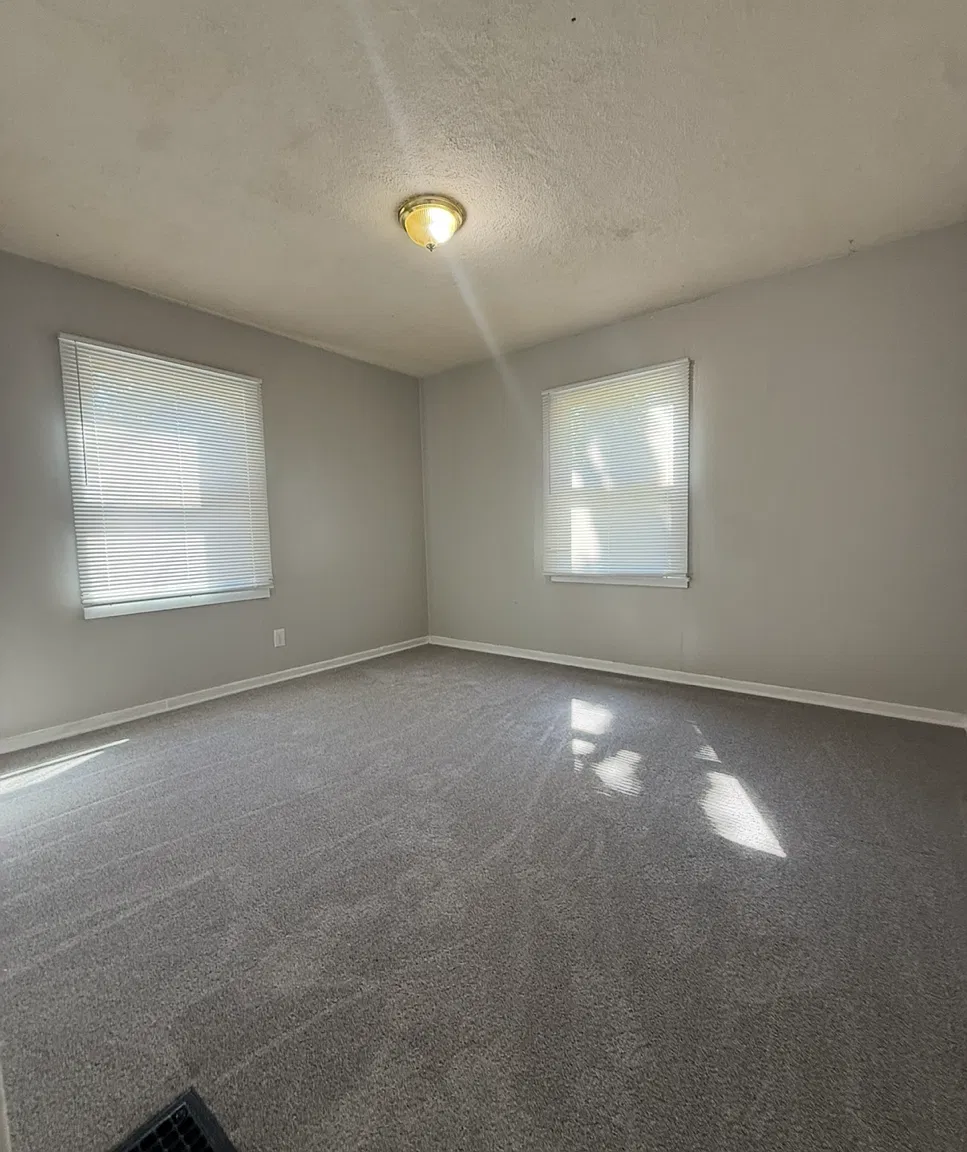 4 bed, 2211 sqft, $1,200 — Photo 1