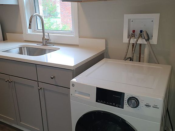 3rd image of 2916 Clearview Ave #2