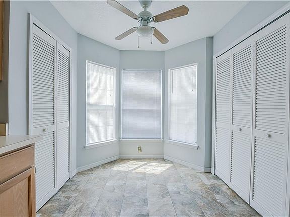 5th image of 561 Shadow Glenn Pl