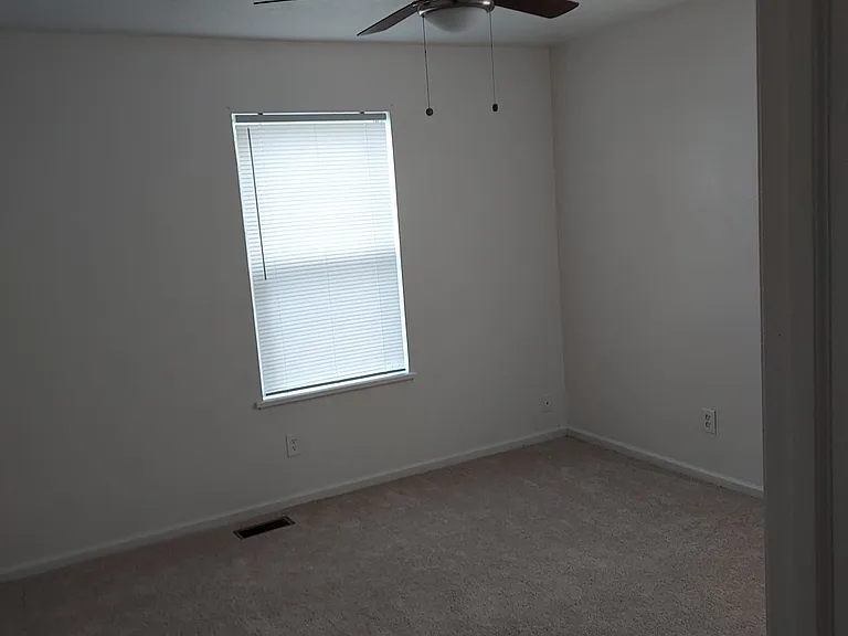 10724 Hathaway Ave — Photo 11