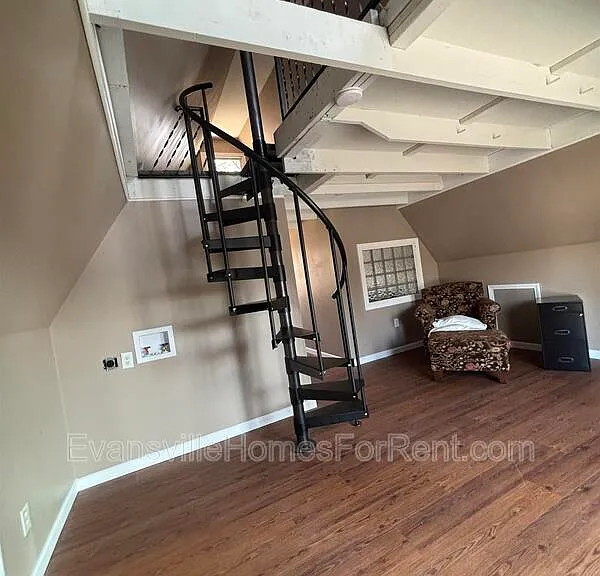 1625 N Saint Joseph Ave — Photo 8