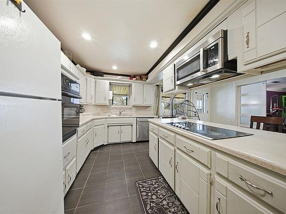 4th image of 416 S English Dr