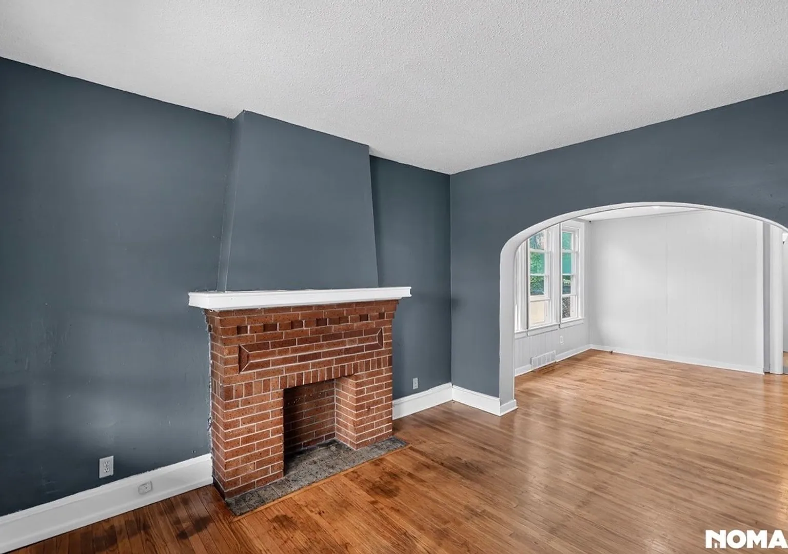 Spacious 6BR Duplex in Buffalo — Photo 4
