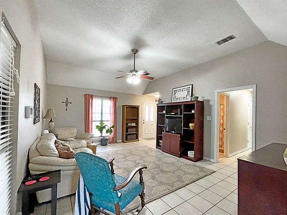 3rd image of 207 La Grange Dr