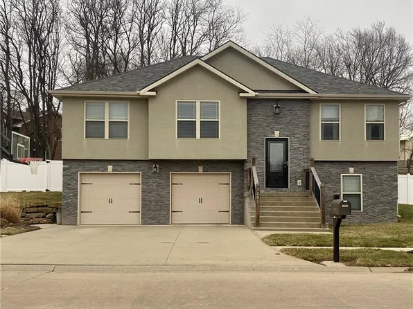 1201 S Arbor St, Savannah, MO 64485