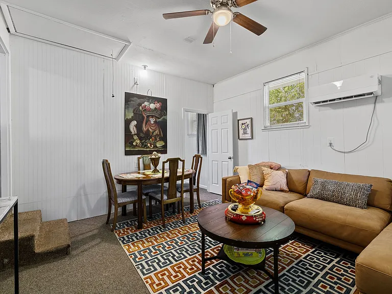 2407 E Main St — Photo 11