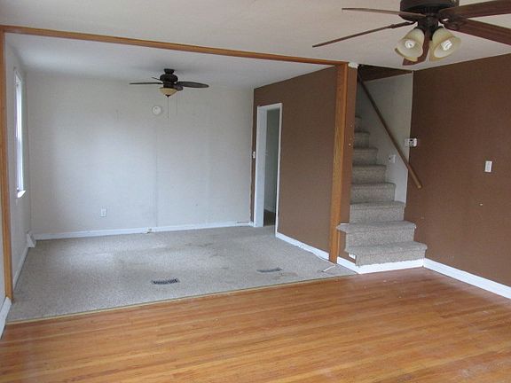 3rd image of 4501 School Ln