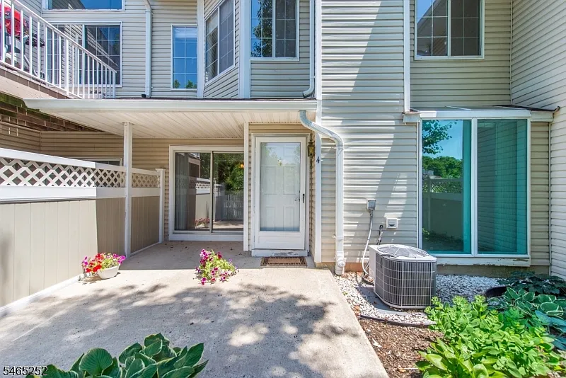 2 bed, 1.5 bath, $2,750 — Photo 2