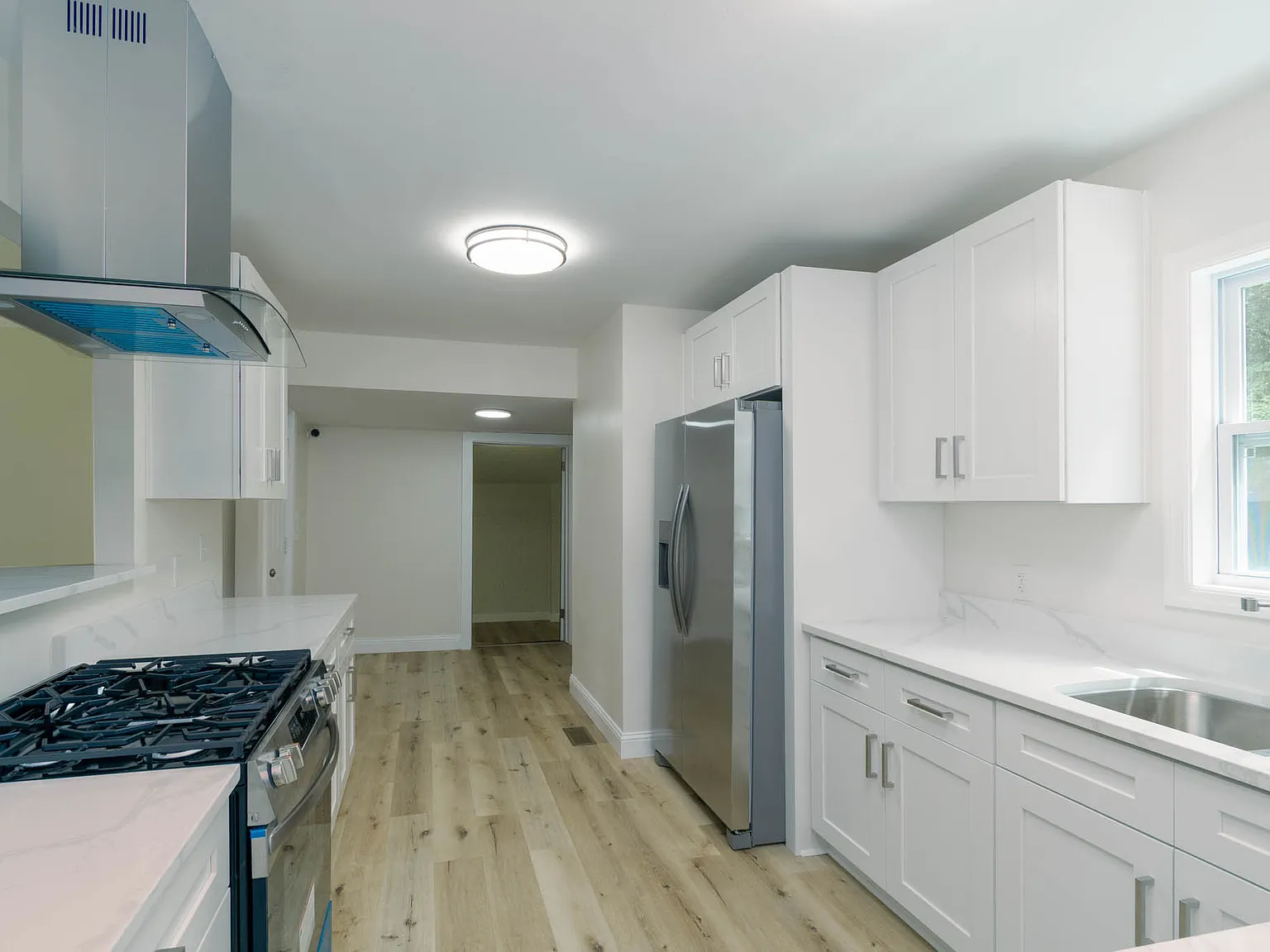 3 bed, 1008 sqft, $1,750 — Photo 2