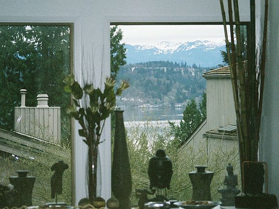 Lake Sammamish and Cascade mtns.