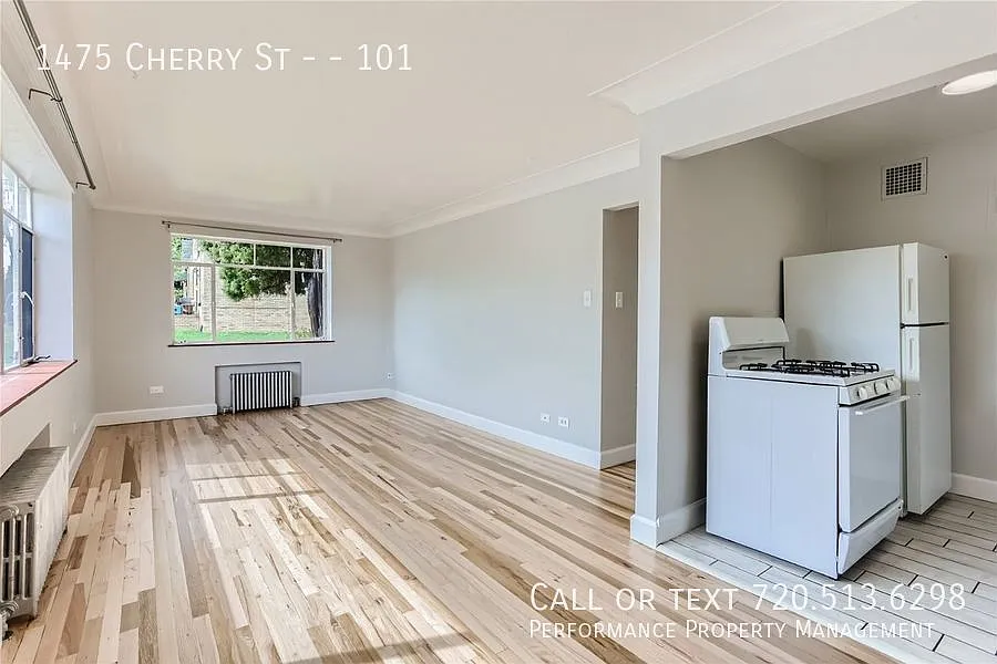 Charming Updated Apartment In The Heart Of Denver's Hale Neighborhood! - Utilities Included — Photo 2