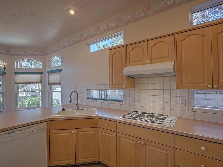 11240 Los Lagos NE — Photo 11