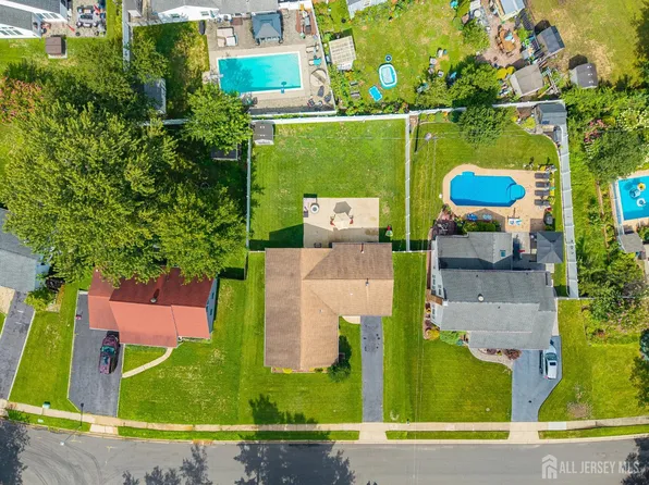 164 Idlebrook Ln, Aberdeen, NJ 07747