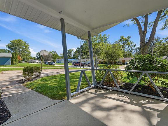 4th image of 4015 Wedgewood Dr